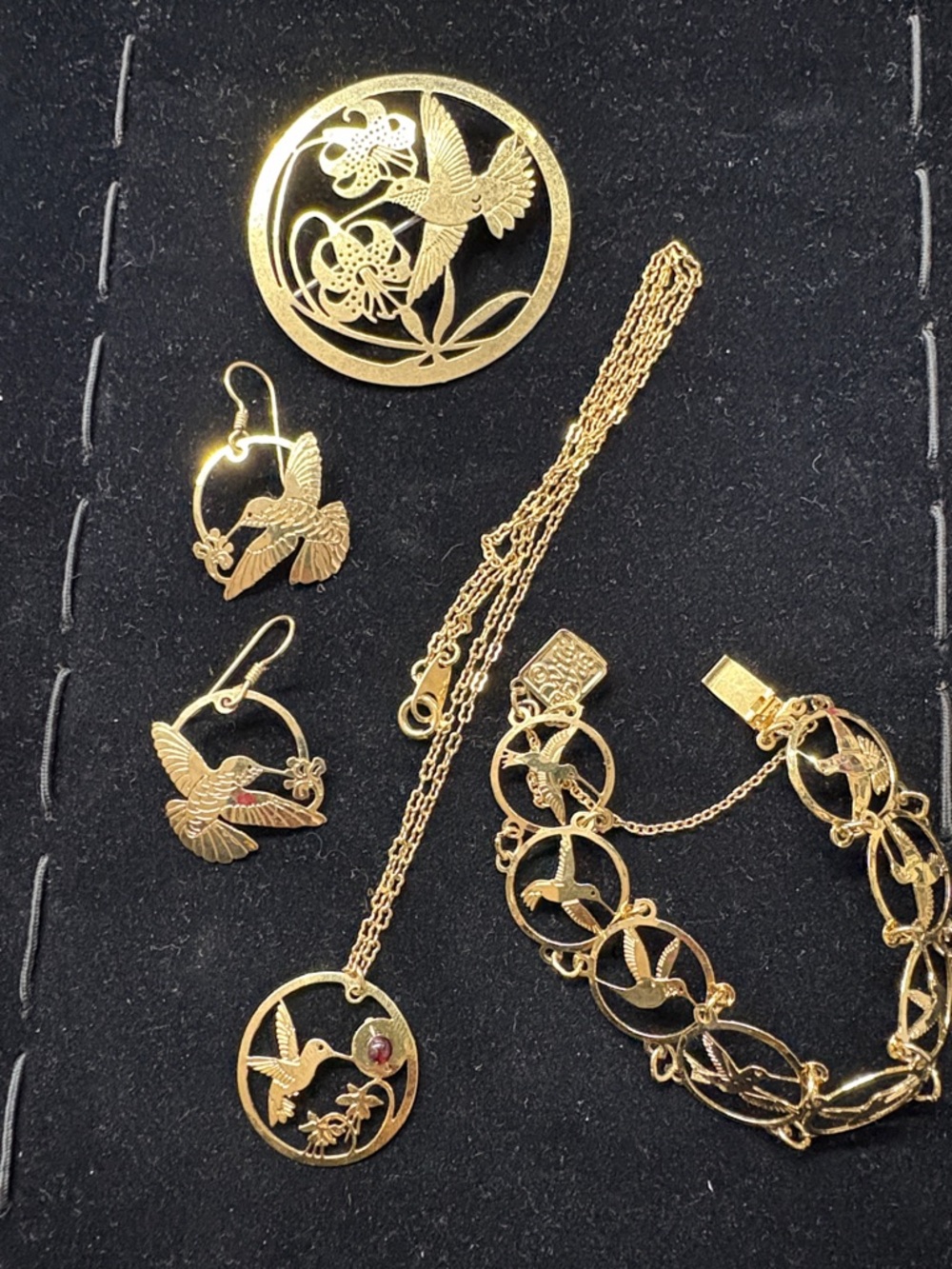 Gold Hummingbird Necklace - Gold Floral Pendant set